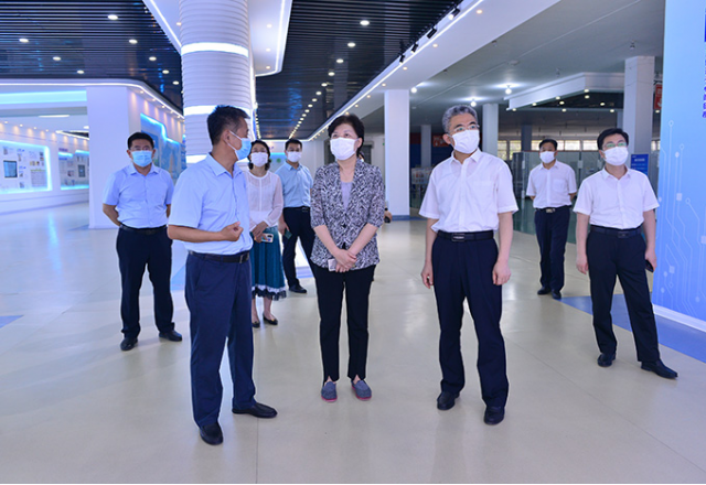 濟(jì)寧市政協(xié)主席、黨組書(shū)記霍媛媛到新風(fēng)光公司調(diào)研
